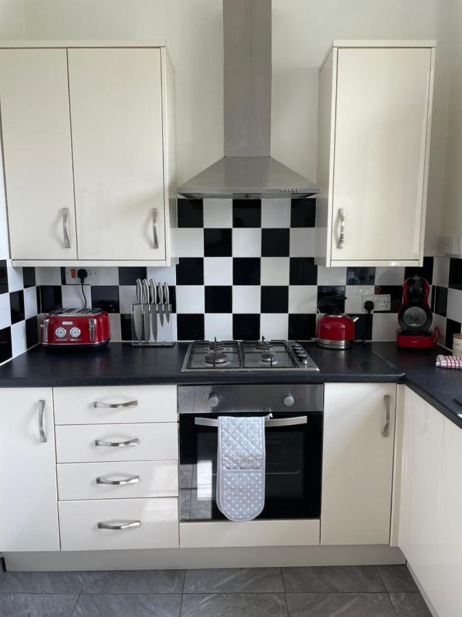 2 Bed Apartment Close To City Centre Cardiff Exterior foto